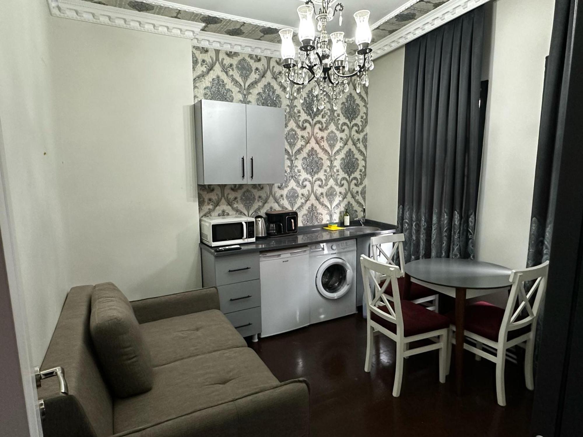 Seven Roses Apart Hotel อิสตันบูล ภายนอก รูปภาพ